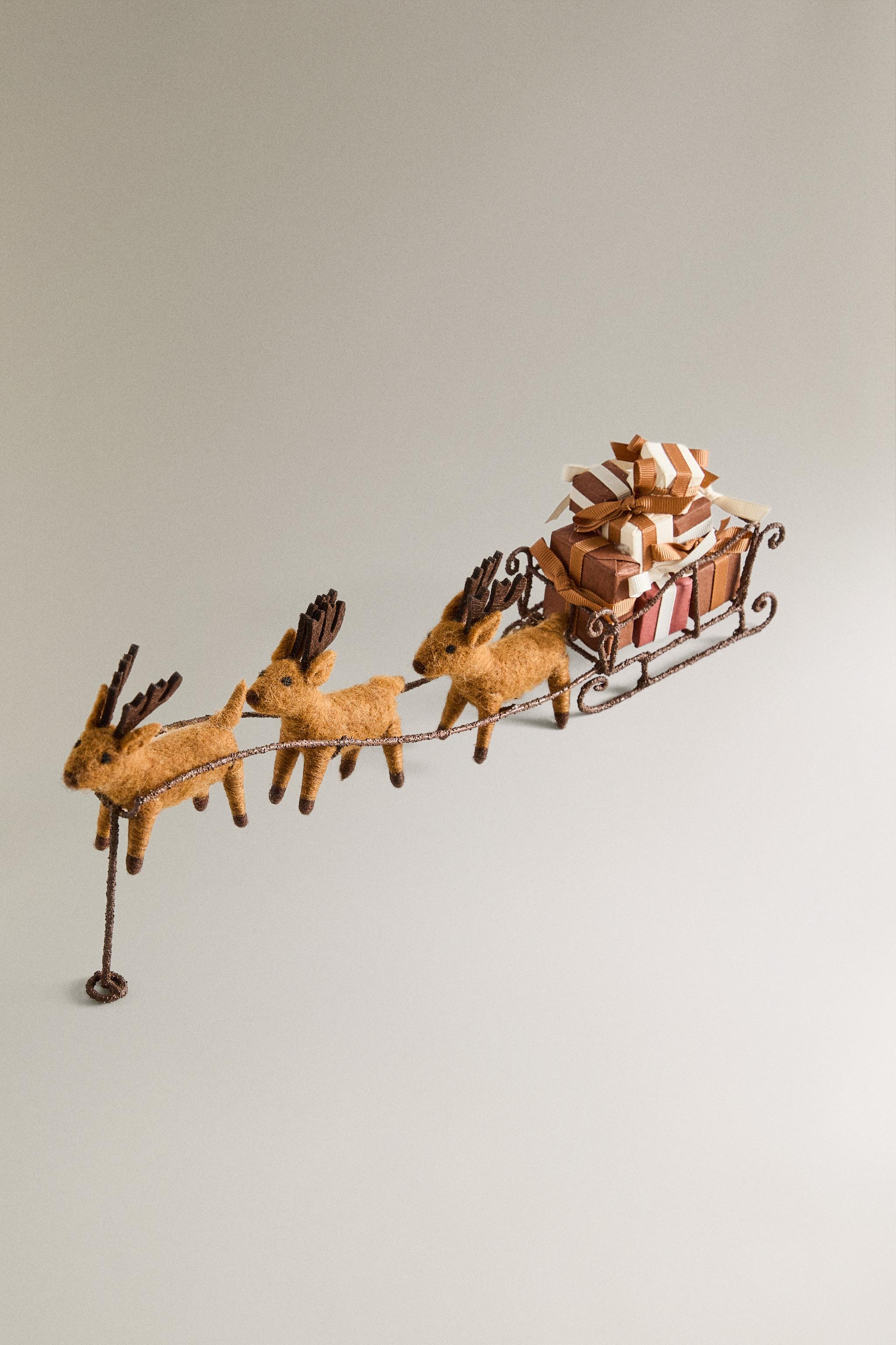 CHRISTMAS SLEIGH AND REINDEER ORNAMENT